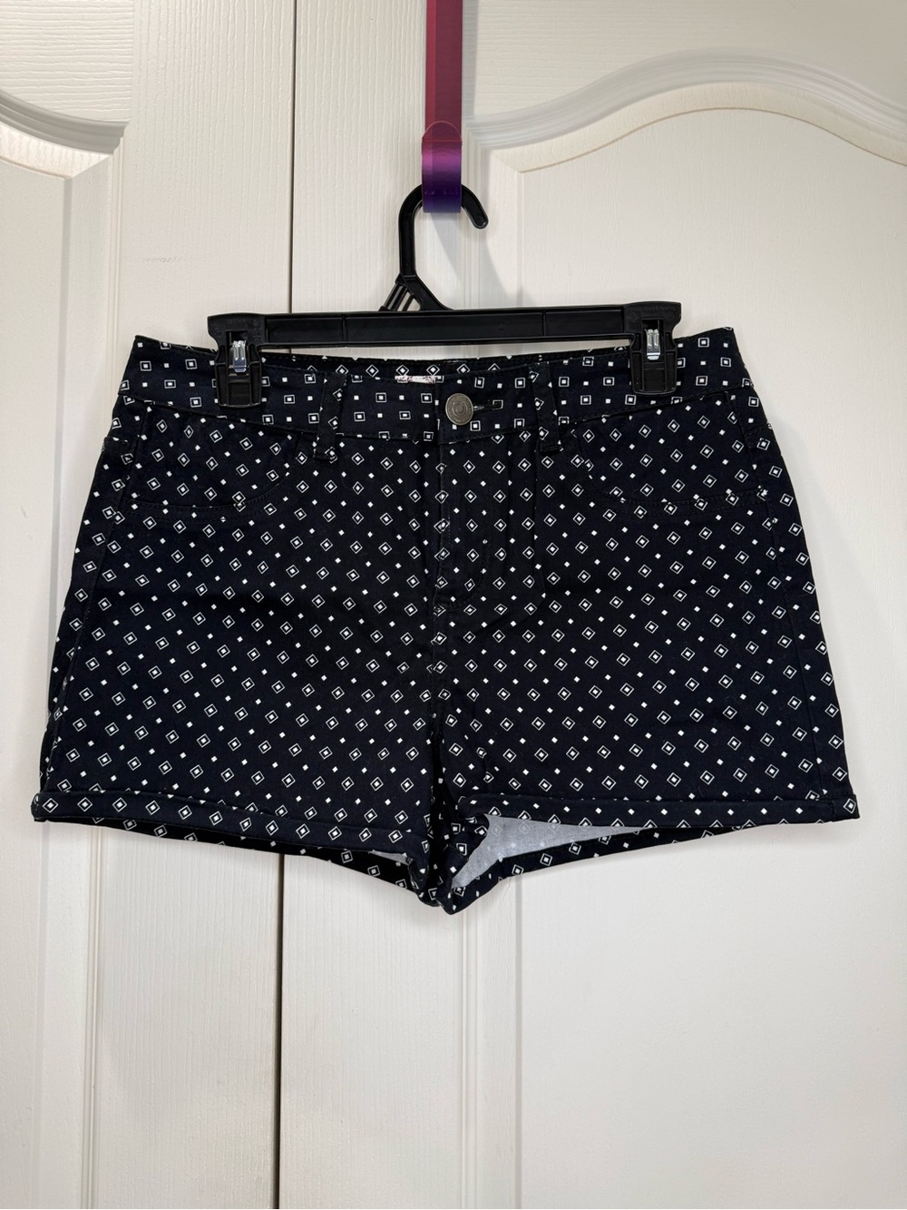 Juniors Black Geometric Print Shorts